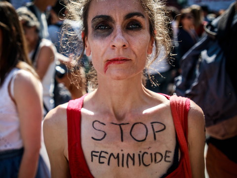 Féminicides: des militants à Paris exigent des mesures immédiates