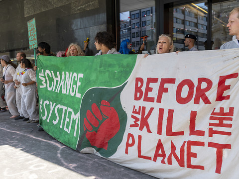 Action contre les banques: activistes libérés à Bâle et Zurich