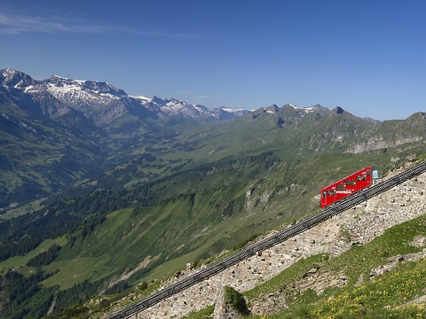 Le funiculaire du Niesen immobilisé - Touristes évacués du sommet