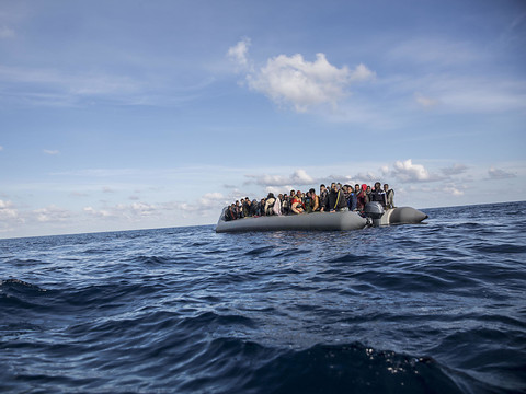 38 nouveaux corps repêchés une semaine après un naufrage