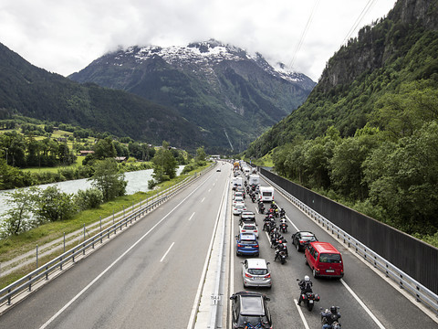 Départ en vacances sans chaos sur les routes et dans les aéroports