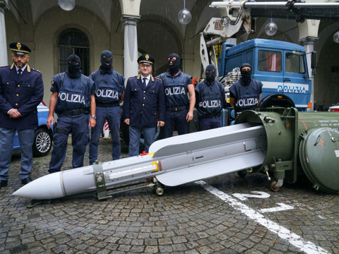 Un arsenal de guerre saisi dans les milieux de l'extrême droite