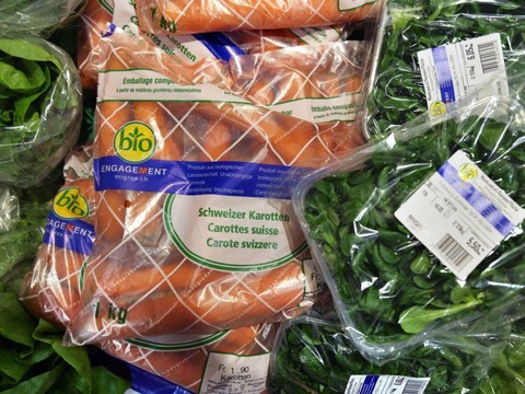 La majorité des produits bio sont vendus dans du plastique