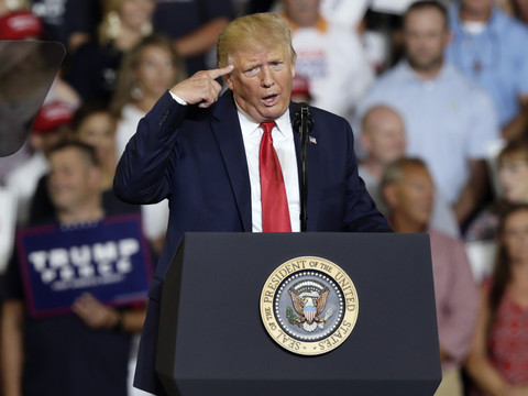 Trump poursuit sa campagne après la tempête des tweets 