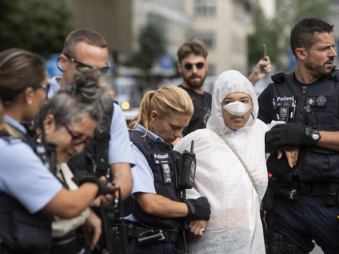 Action contre les banques: activistes vont se battre en justice