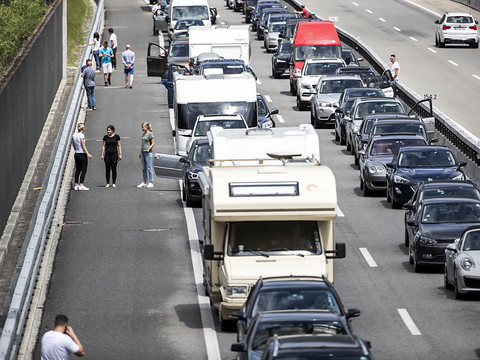Bouchon de 11 km en direction du sud au Gothard