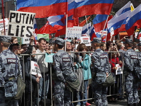 Plus de 20'000 manifestants à Moscou pour des élections libres