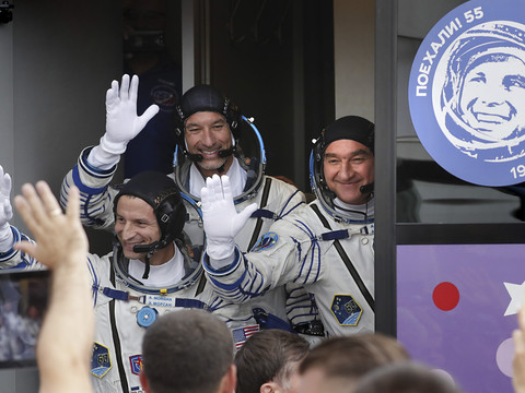 50 ans après Apollo 11, trois astronautes atteignent l'ISS