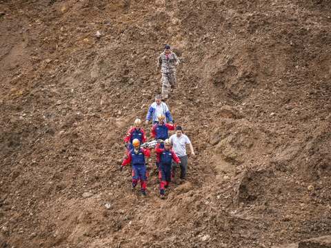 Un glissement de terrain fait au moins treize morts en Chine