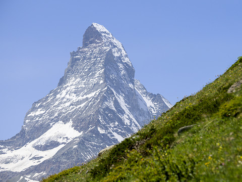 Deux alpinistes en difficulté au Cervin décèdent