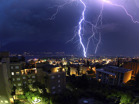 Une deuxième nuit tropicale en Suisse - Orages à l'horizon