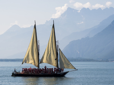 A Vevey, les Cent-Suisses voguent à bord de la Vaudoise