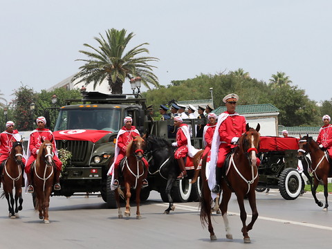Les Tunisiens rendent un dernier hommage à leur président