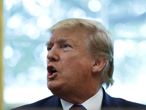 Trump de nouveau accusé de racisme après avoir attaqué un élu noir