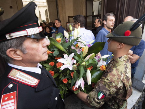 Carabinier tué en Italie: ombres et malaise