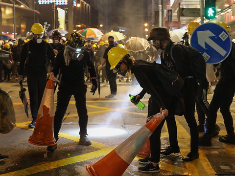 Plus que 40 manifestants inculpés à Hong Kong