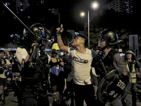 Crise à Hong Kong: des manifestants devant la justice