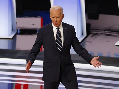 Vif débat démocrate, Joe Biden attaqué de toutes parts