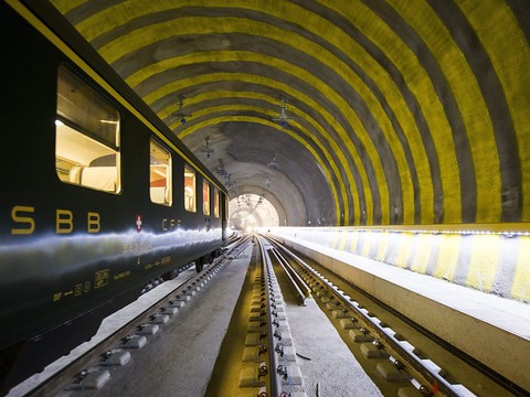 Passagers évacués d'un train en panne dans un tunnel à Zurich