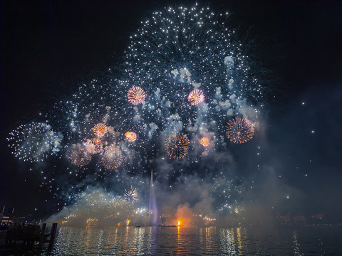 Le grand feu d'artifice de Genève épargné par la météorologie