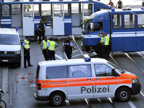 Sac à dos avec une imitation de bombe trouvé à la Street Parade