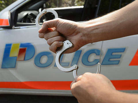 Deux agences bancaires braquées simultanément