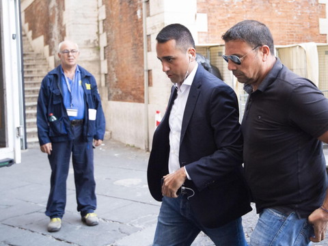 Italie: la décision sur le calendrier de crise remise à mardi