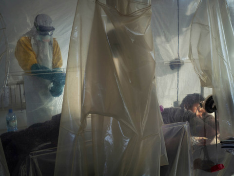 Espoir d'un traitement du virus Ebola: deux malades guéris
