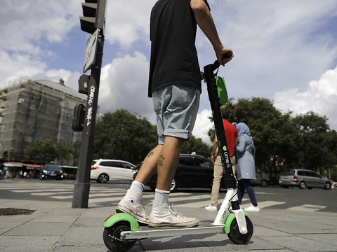 Milan interdit provisoirement les trottinettes électriques