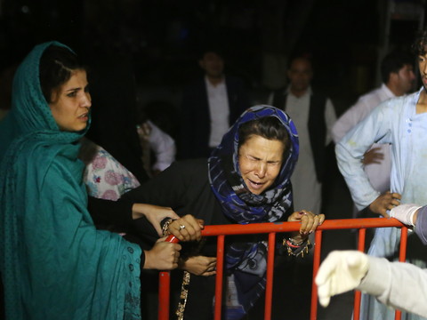 Un kamikaze de l'EI fait 63 morts lors d'un mariage à Kaboul