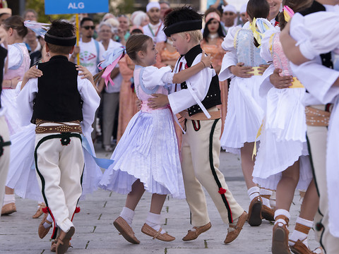 Début des Rencontres de folklore internationales à Fribourg