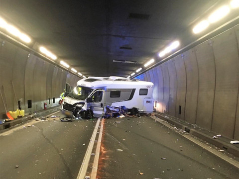 Accident de la route au Gothard, tunnel fermé dans les deux sens