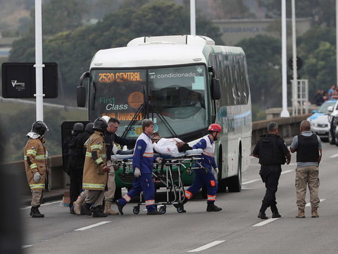 Prise d'otages dans un bus à Rio: le ravisseur abattu par la police