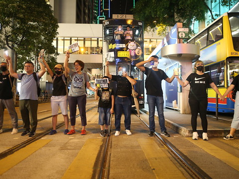 Le mouvement pro-démocratie à Hong Kong forme une chaîne humaine