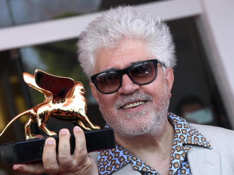 Pedro Almodovar reçoit un Lion d'Or pour sa carrière