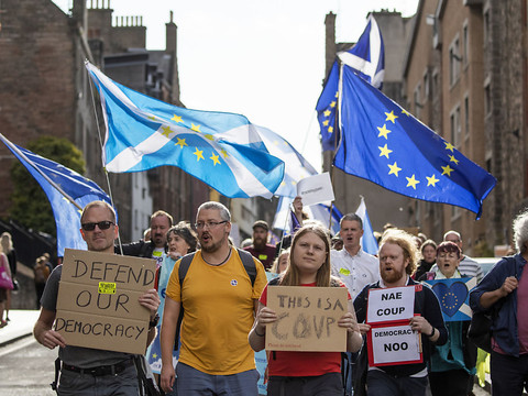 Ecosse: demande de contrer la suspension du Parlement rejetée