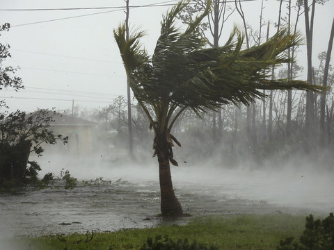 Ouragan Dorian: au moins cinq morts aux Bahamas