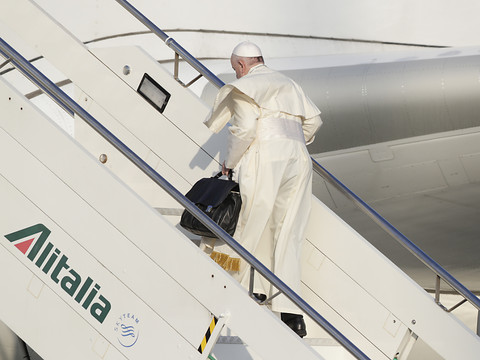 Le pape François s'envole pour le Mozambique