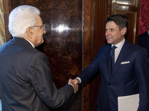 L'Italie se dote d'un nouveau gouvernement après un mois de crise