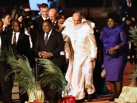 Le pape au chevet des déshérités du Mozambique et Madagascar