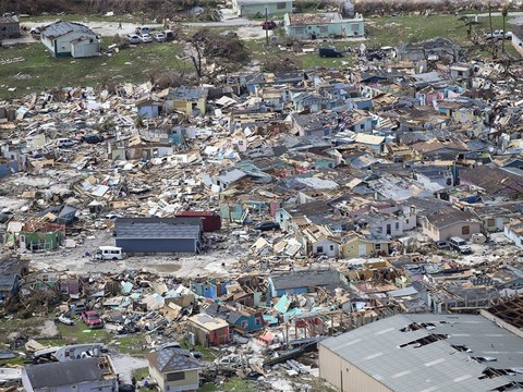 L'ouragan Dorian déferle sur la côte est des Etats-Unis