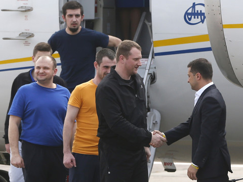 Echange historique de prisonniers entre Russie et Ukraine