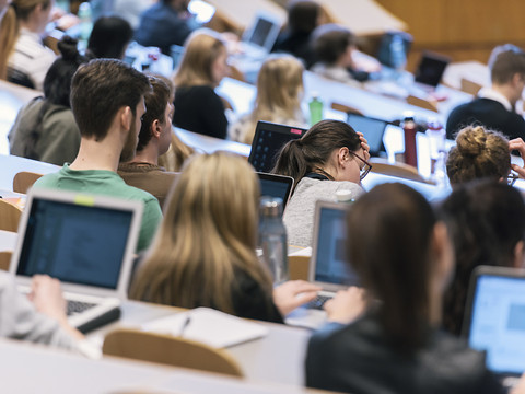 OCDE - La clé de l'emploi en Suisse: le secondaire supérieur