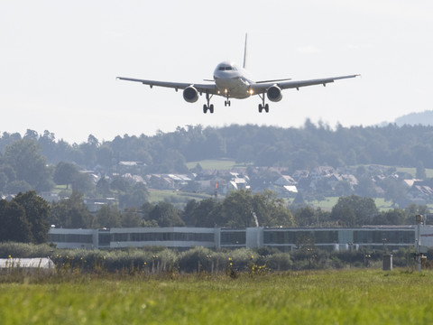 Tests d'un nouveau système réduisant le bruit des avions à Zurich