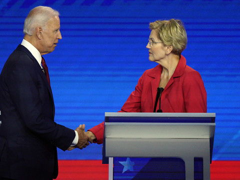Primaire démocrate: Joe Biden échoue à dissiper les doutes