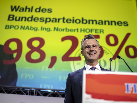 Autriche: Norbert Hofer élu à la tête du FPÖ, à quelques jours des élections