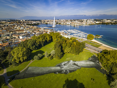 L'artiste Saype revient à Genève avec deux fresques géantes