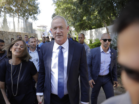 Netanyahu et Gantz au coude-à-coude en Israël