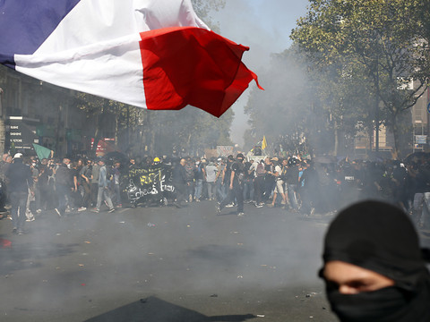 Tensions lors d'une marche pour le climat à Paris