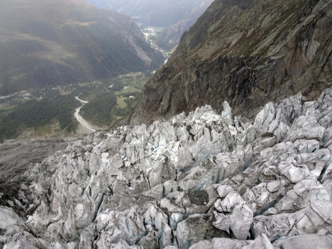 Un glacier du versant italien du Mont Blanc menace de s'effondrer